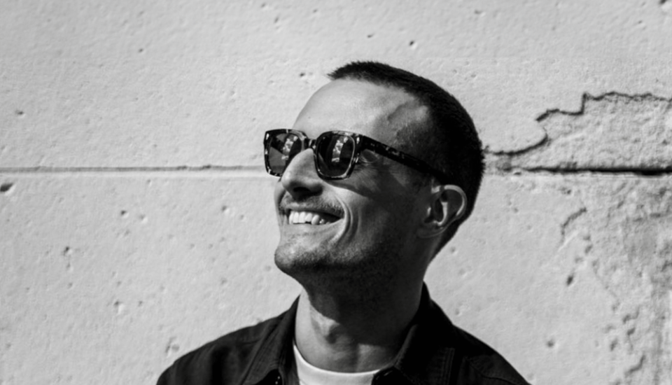 image homme avec lunette