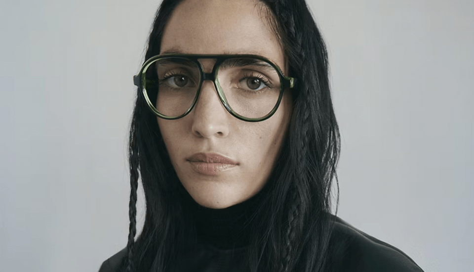 image femme avec lunette