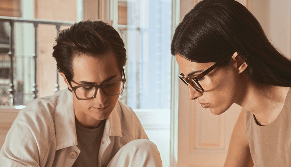 image homme et femme avec lunette