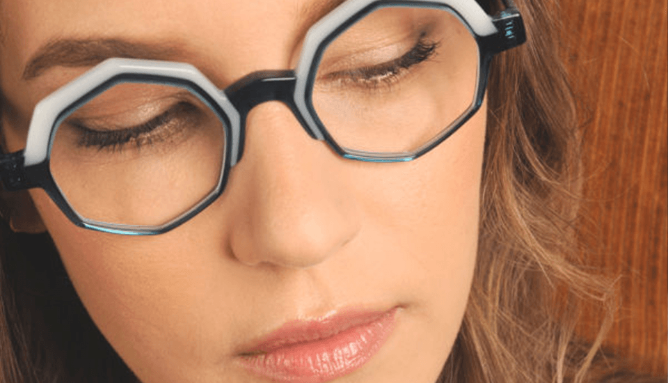 image homme et femme avec lunette